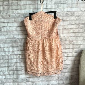 Gorgeous pink detailed dress.